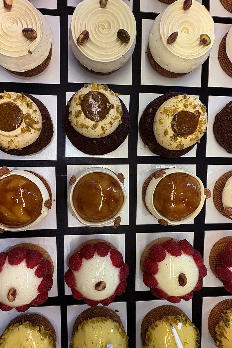 Pâtisseries sur place ou à emporter, gourmand, moderne et savoureux. Paris 11ème. Façon Des Boulangers.