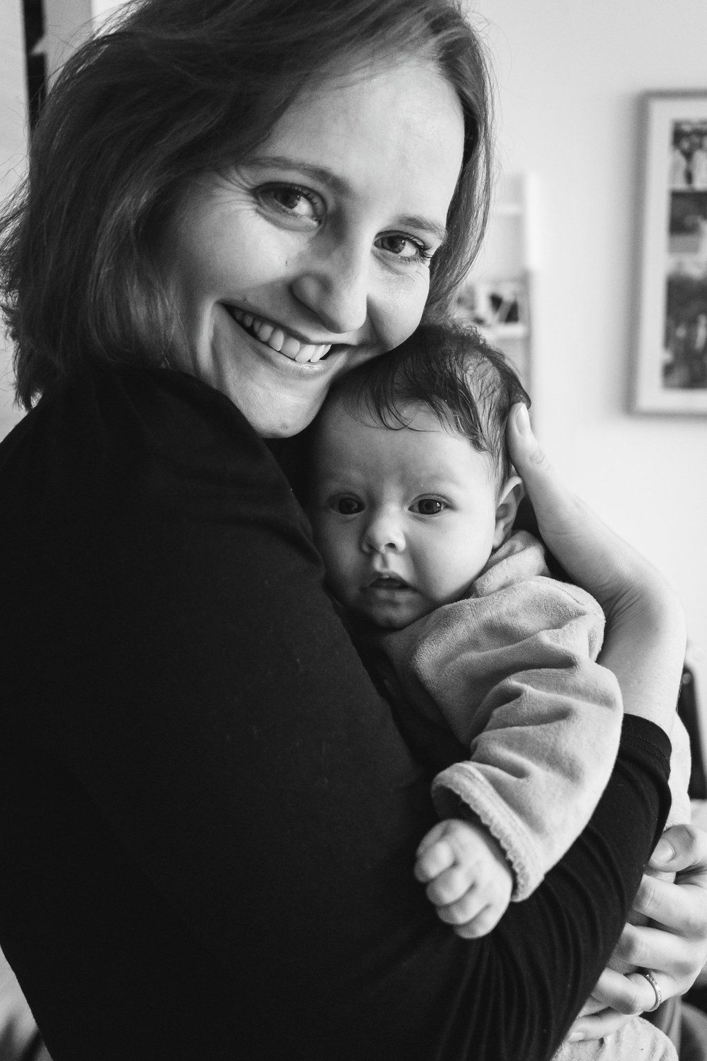 Maman et bébé en noir et blanc, 93 par Carine Lebrun Photographe