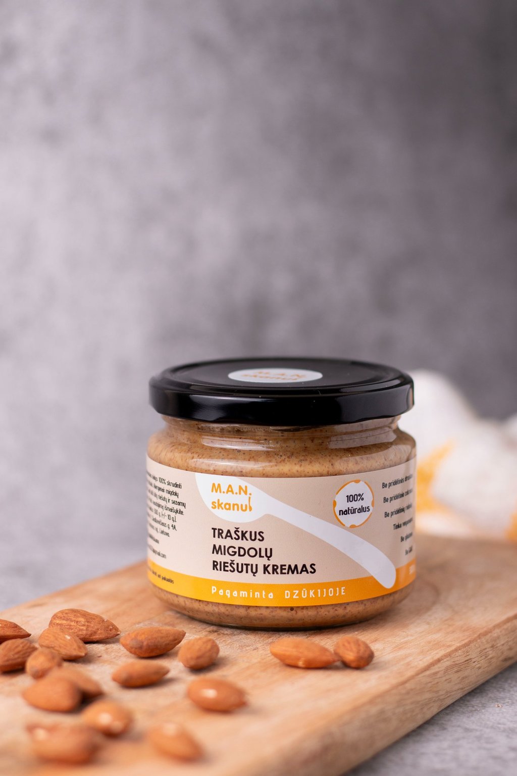 Migdolu riesutu kremas