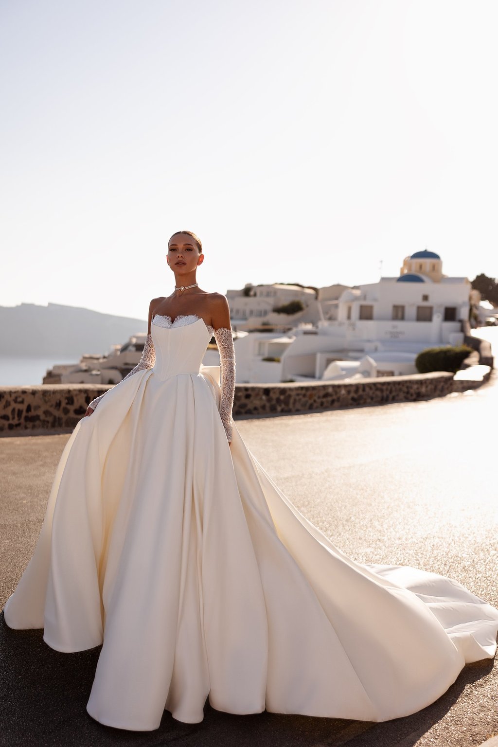 robe de mariée  2026 en satin avec manches 