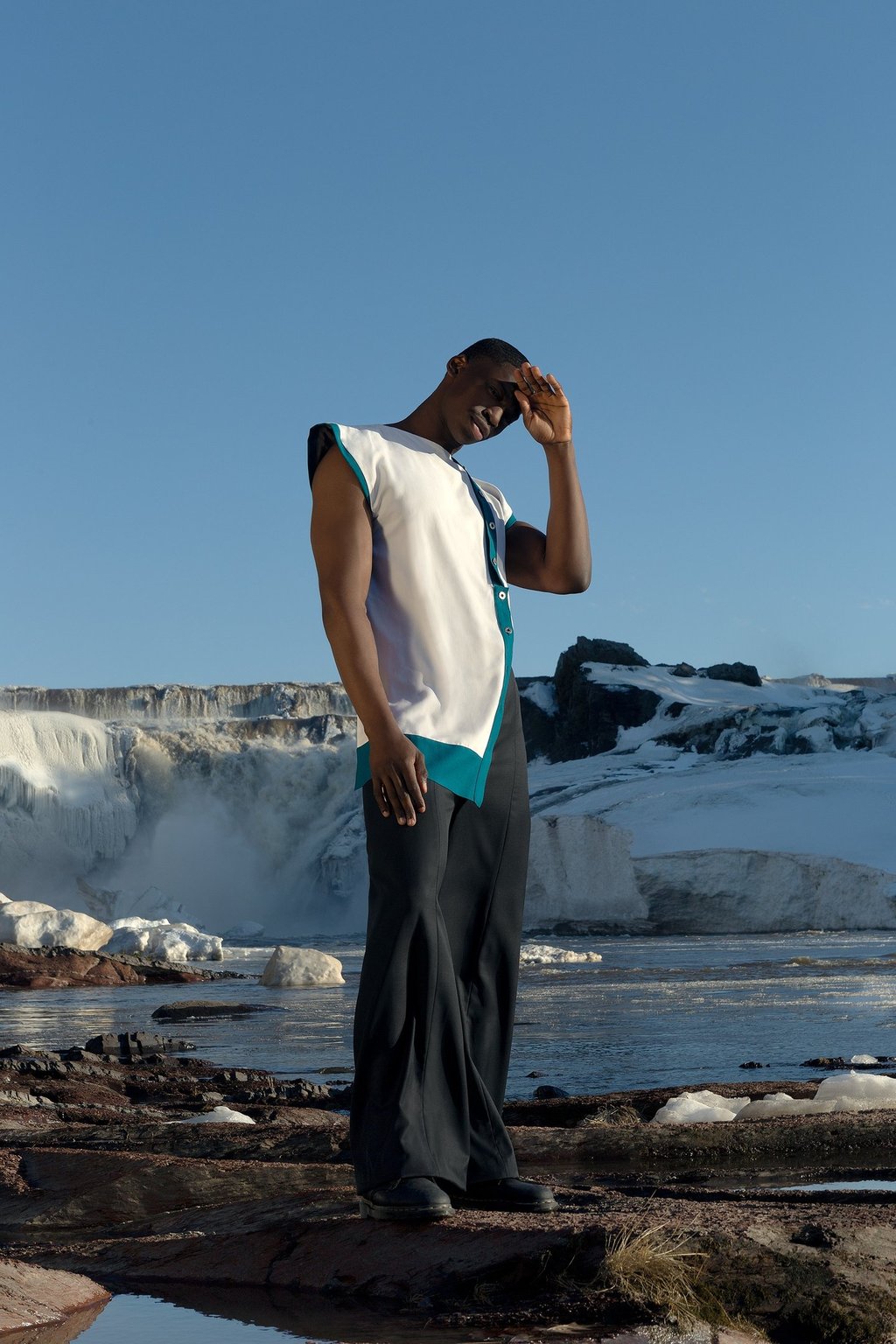 Mannequin homme dans la neige