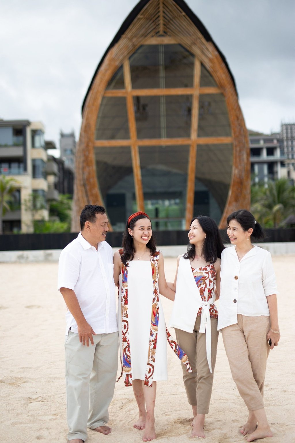 Luxury family photography session at Kempinski Bali resort captured by Hansee Photography