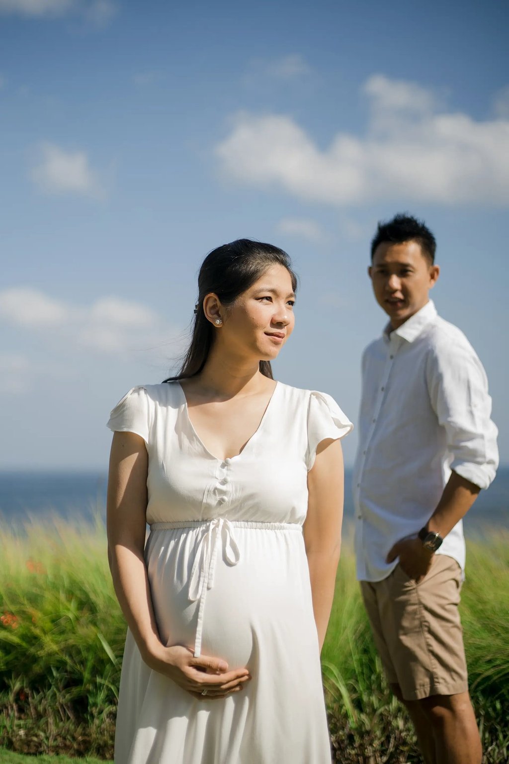 Maternity family portrait overlooking the ocean at Anantara Uluwatu Bali.