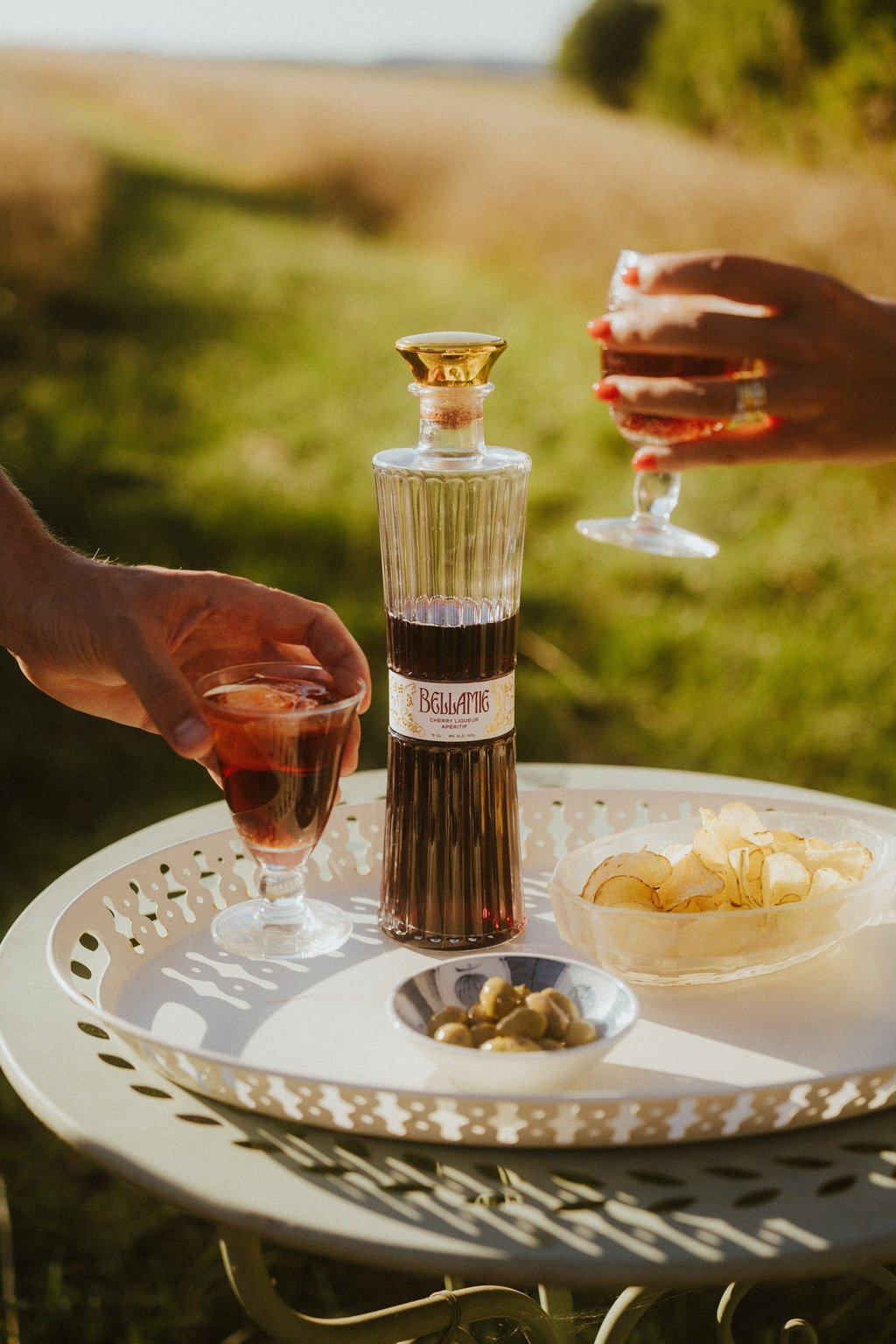 Bouteille de Bellamie apéritif à la campagne