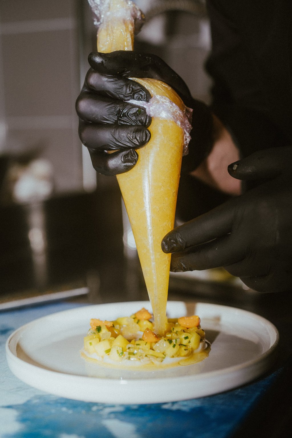 Douille dans la cuisine du restaurant Martin Paris