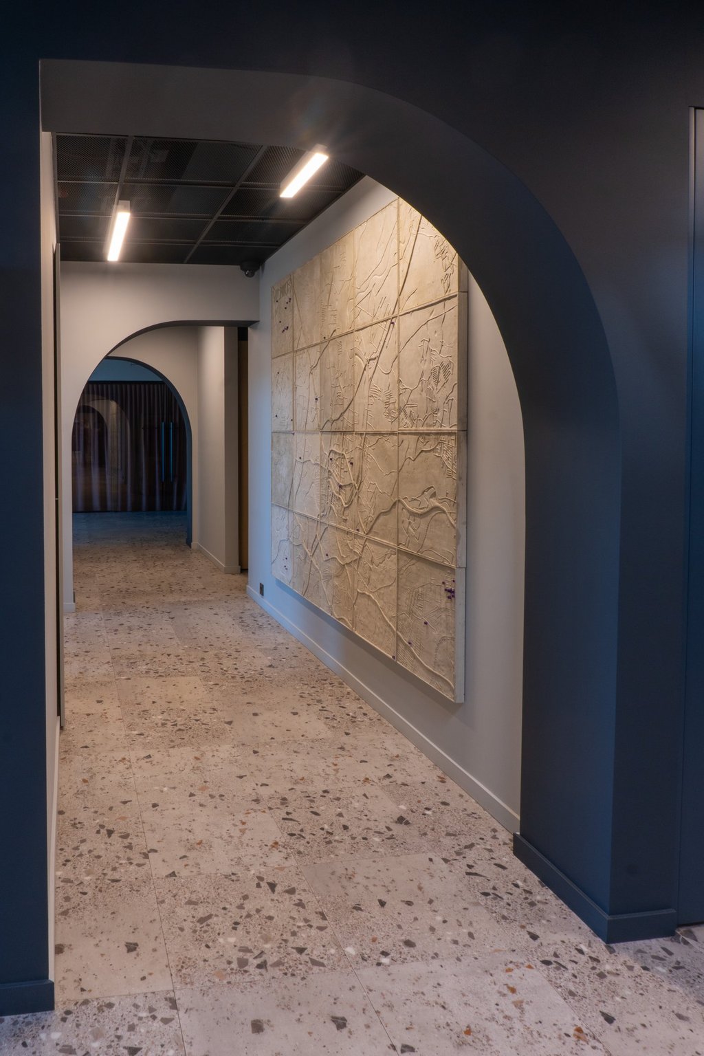 Biuro koridorius su Amtico vinilinėm grindim