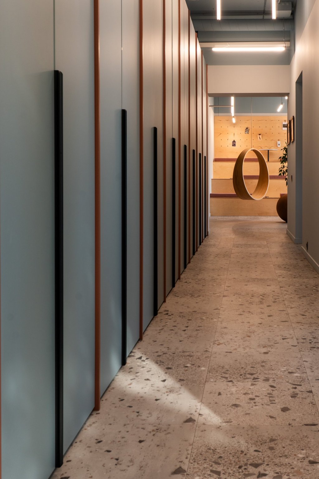 Bendros erdvės su Amtico vinilinėm grindim