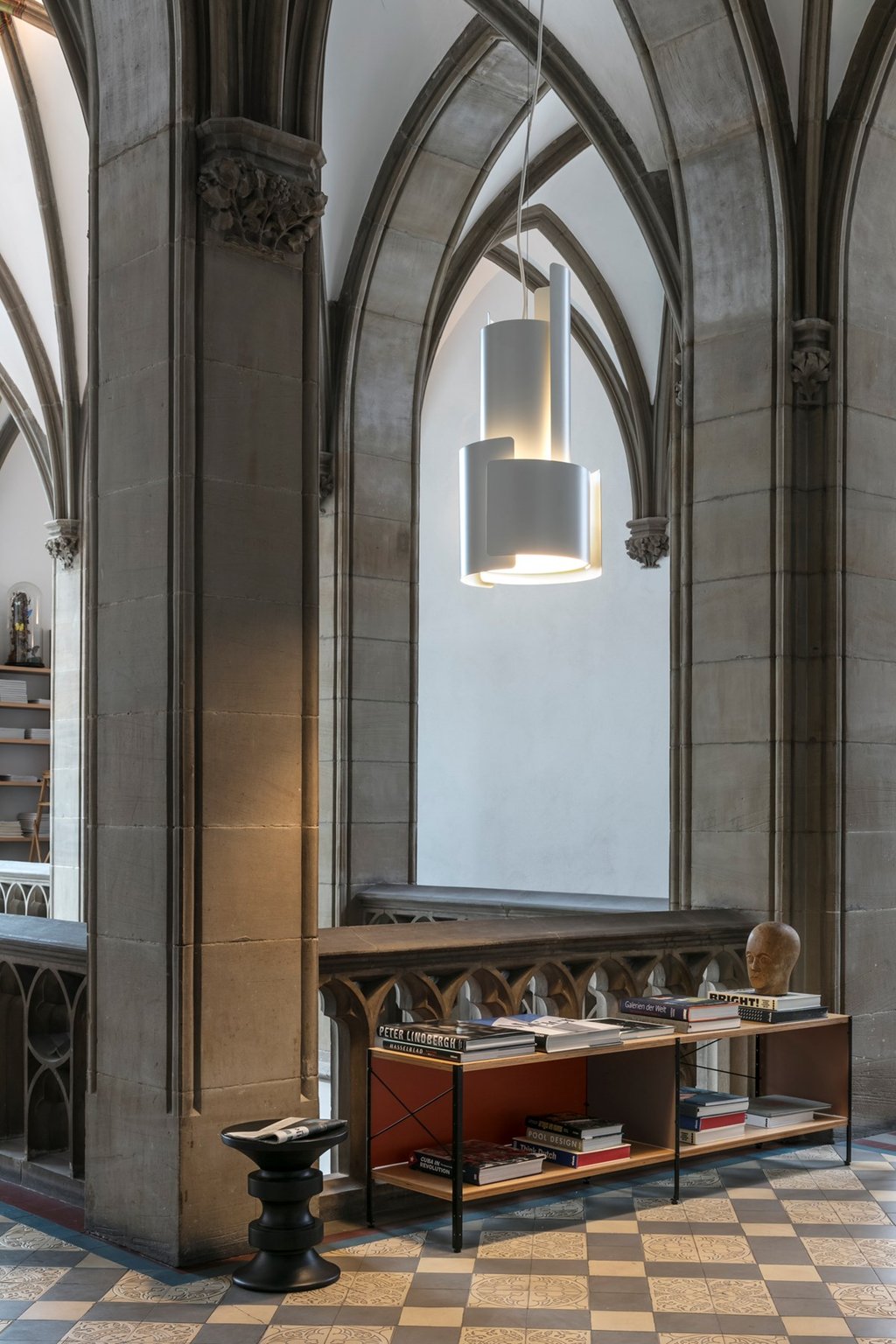 susuktas metalinis sviestuvas didelems erdvems