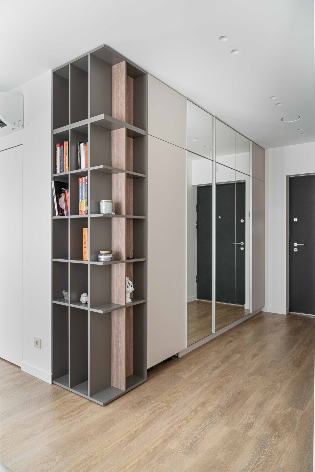 Vinilinės girndys koridoriuje