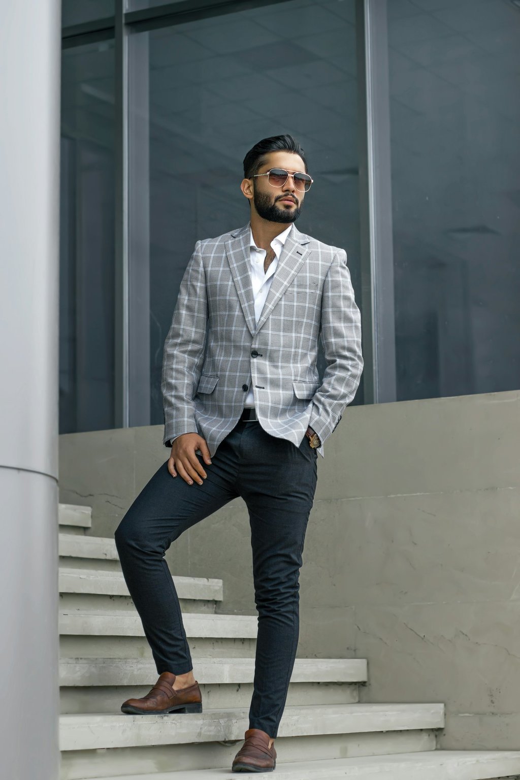 Modern Anthracite Pattern Colored Suit with Classic White Shirt