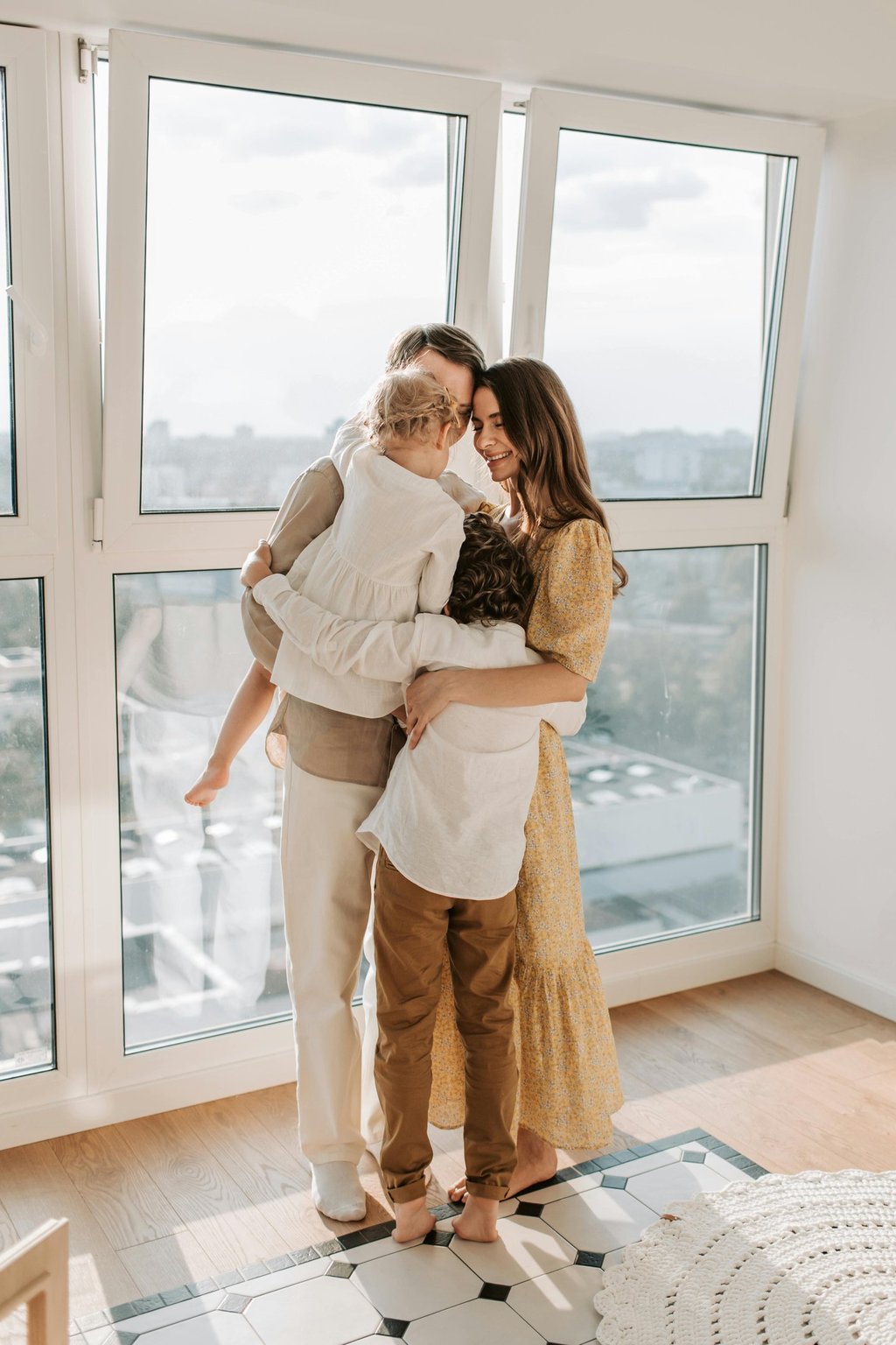 Famille heureuse suite au bon montage crédit