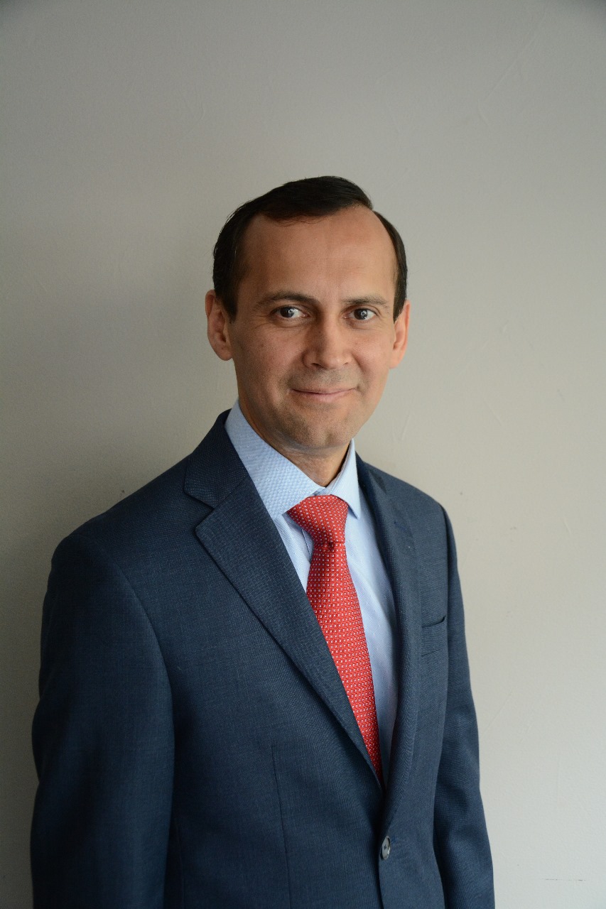 Iván apoya a las personas a desarrollar su liderazgo personal, emocional y su comunicación para real