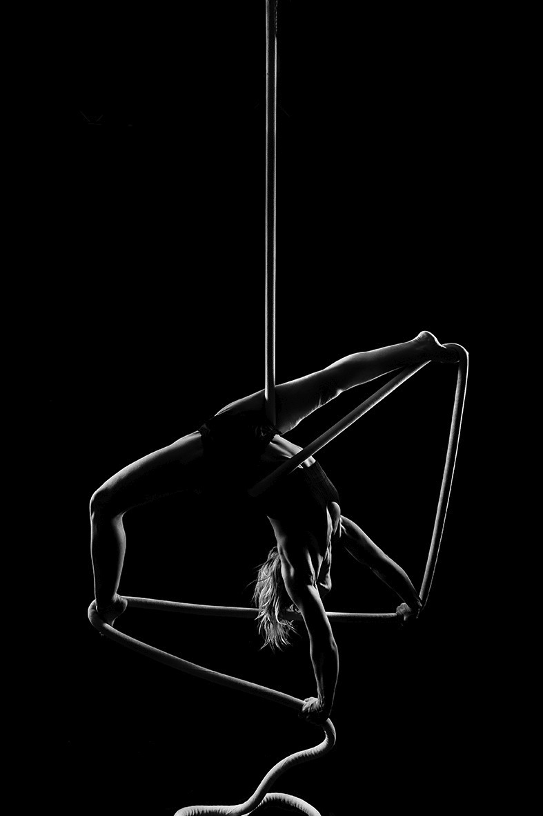 low key black and white pole dance photography maude tourret photography