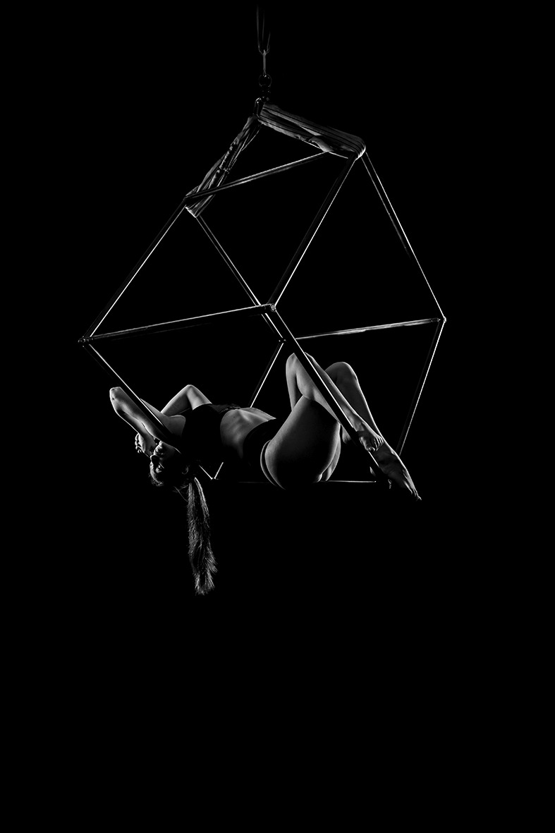 low key black and white pole dance photography maude tourret photography