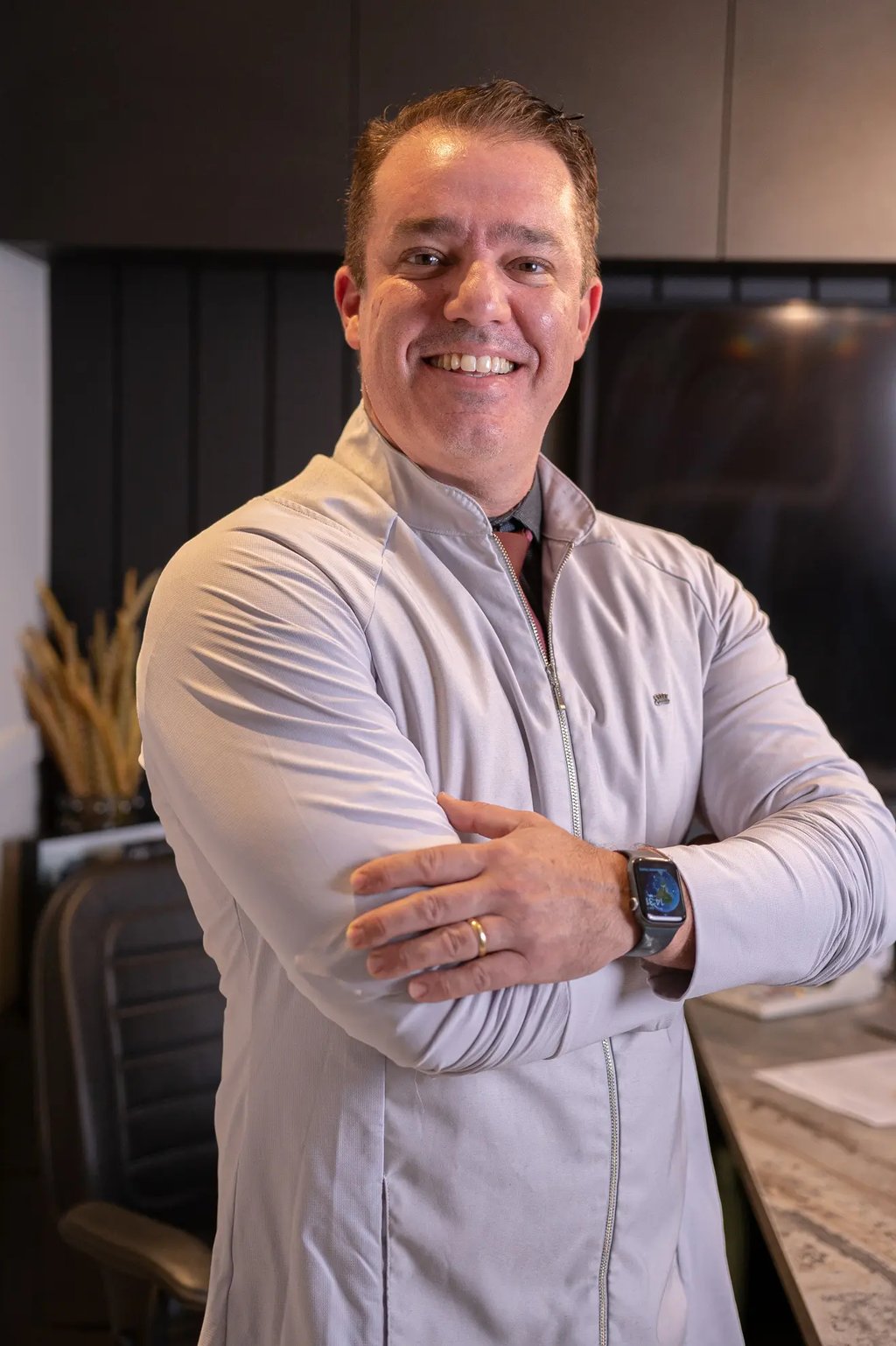 Dr. Rodrigo Alcantara, seu dentista especializado em Implantodontia em Maringá desde 1999.