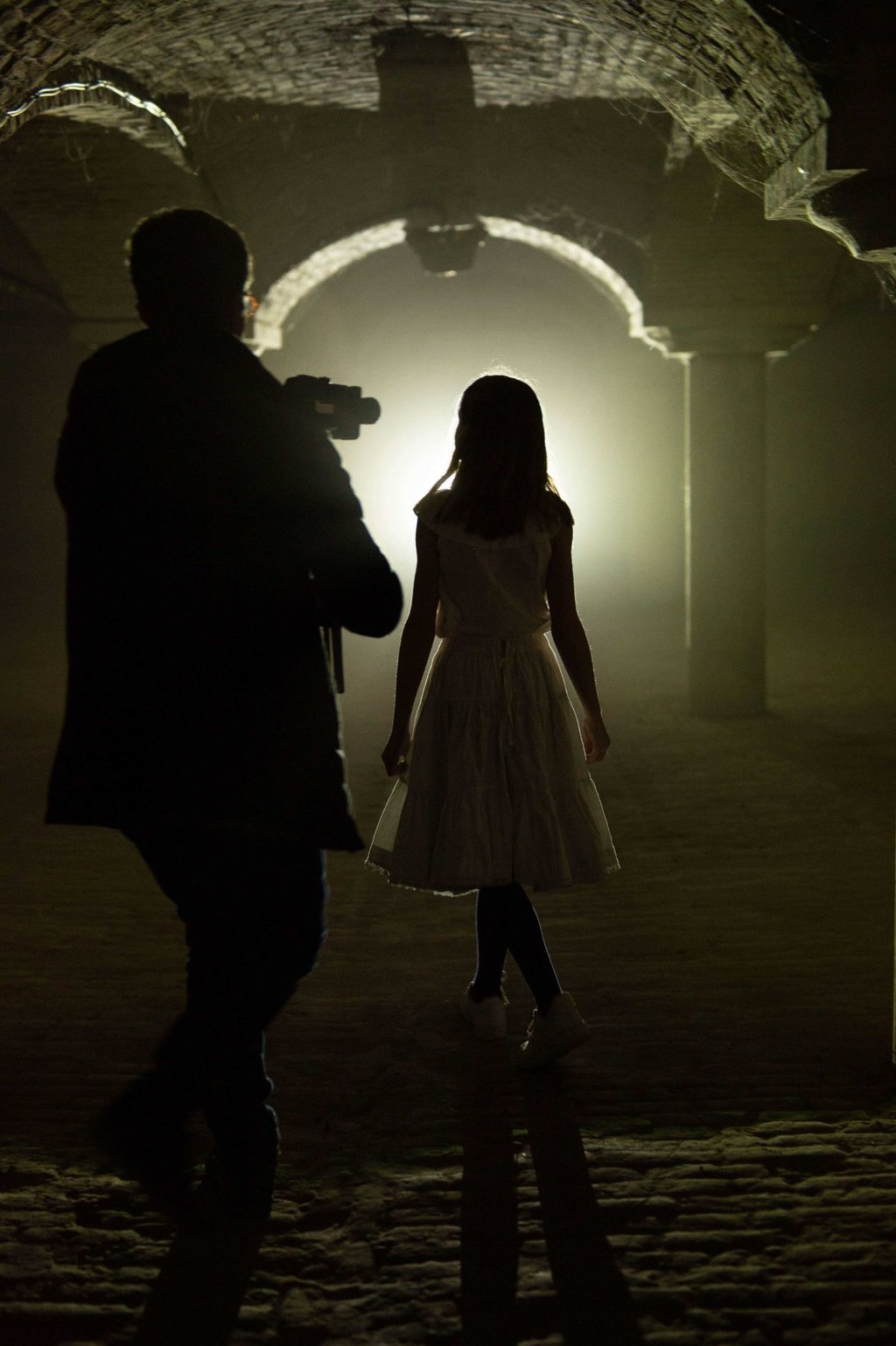 Directeur de la photographie qui a conçu la lumière et qui filme la scène d'un clip au stabilisateur Ronin