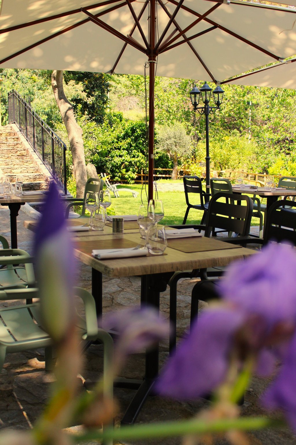 profitez de la fraicheur de la terrasse