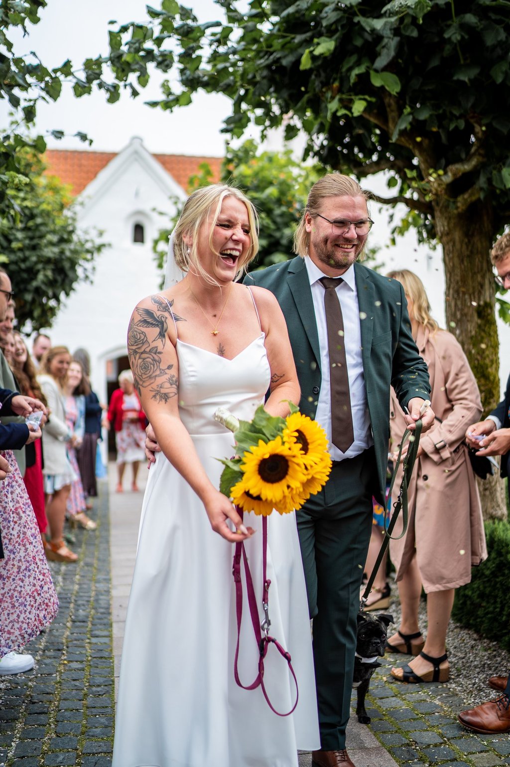 Satin Brudekjole I Skrædder syet med tyndestropper og simpelt snit