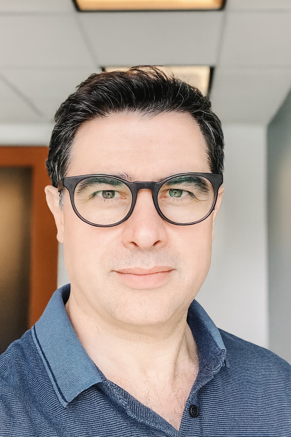 Mehdi Nafisi is a Regulated Canadian Immigration Consultant (RCIC-IRB)