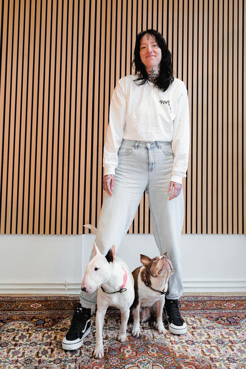 Jessi von Riotdog mit ihren Hunden Ole und Murphy