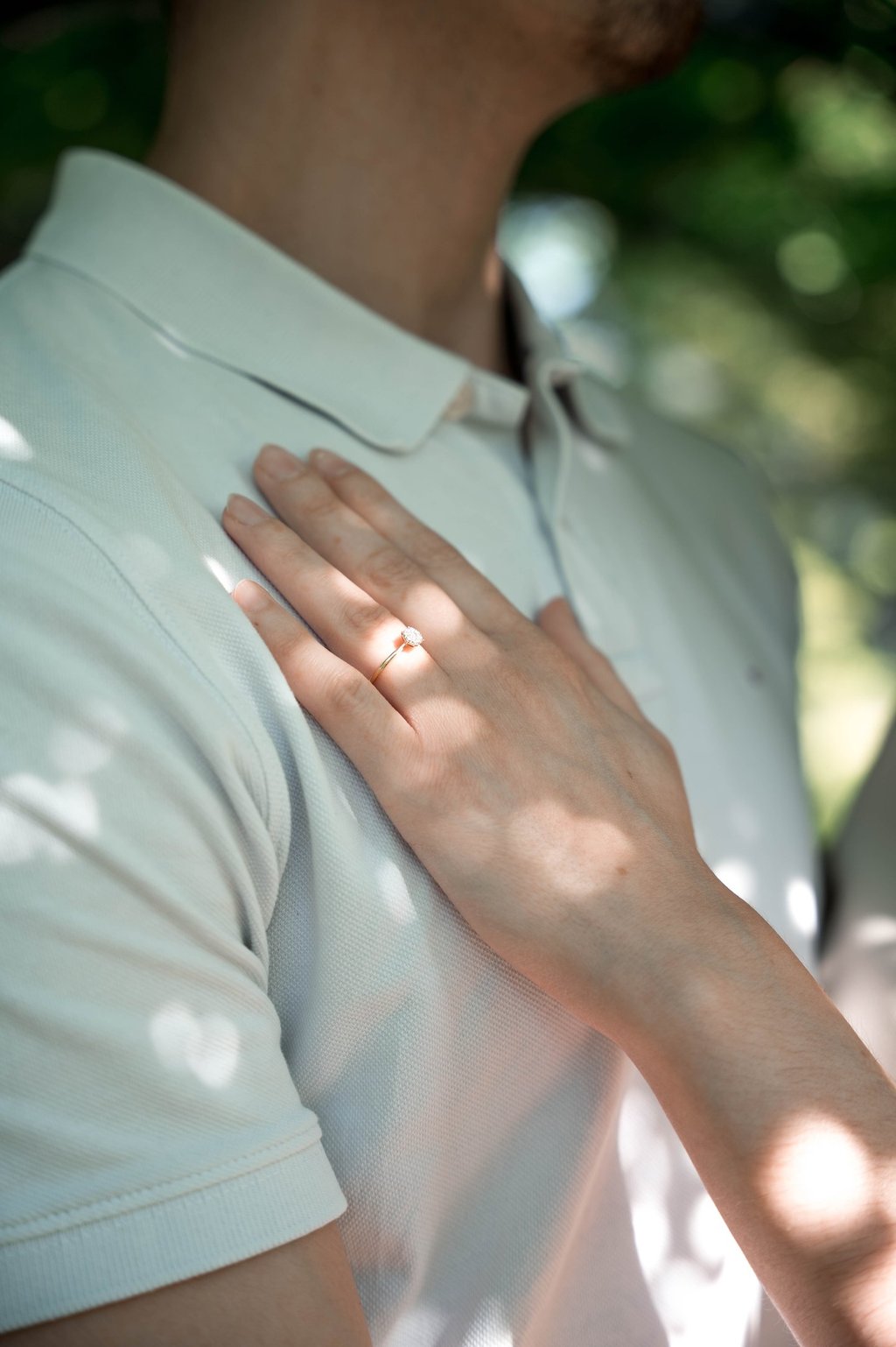 Gros plan bague de fiançailles