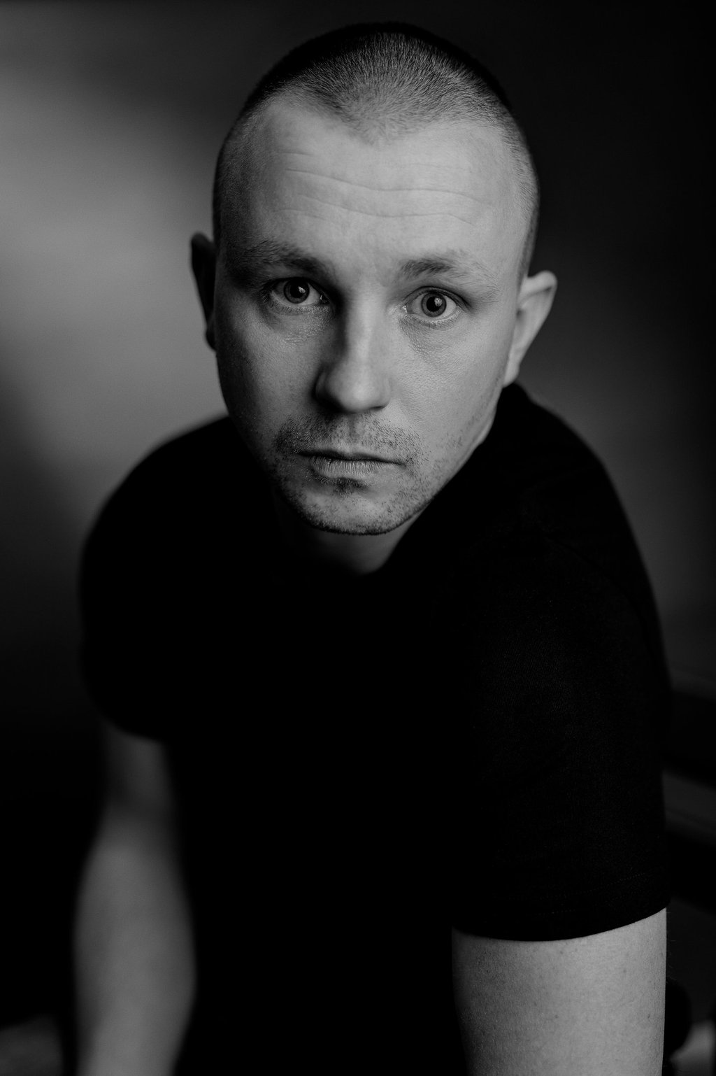 Sesja portretowa mężczyzny w studio w Opolu