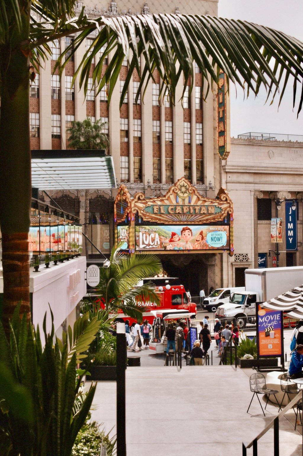 el-capitan-theatre-disney-hollywood-walk-of-fame-los-angeles