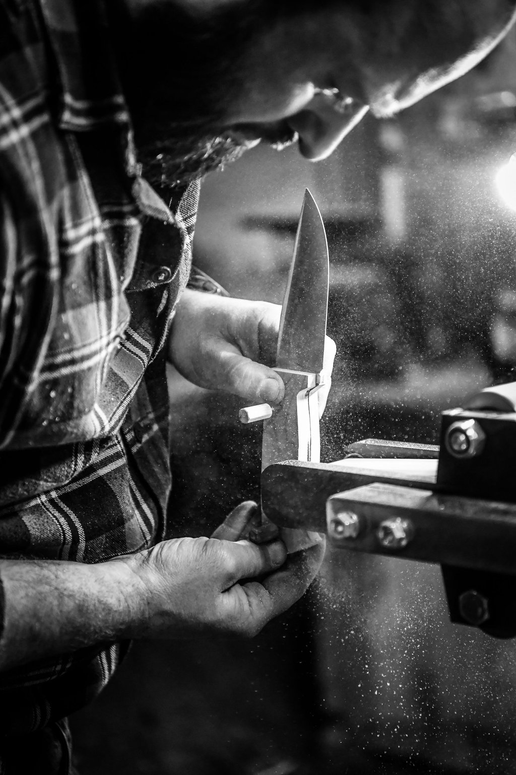 Aywi Coutellerie en plein travail