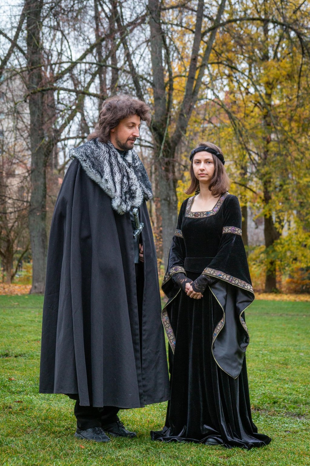 Viduramžių apranga, viduramžių vyriškas kostiumas ir moteriškas kostiumai