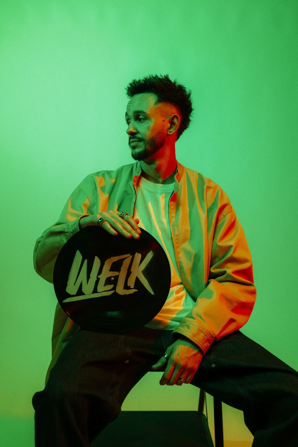 dj welk, homem com vinil na mao