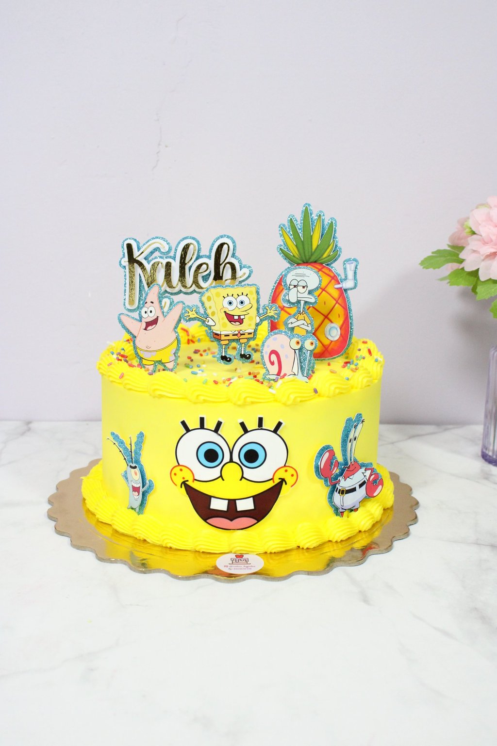 Tarta personalizada de Bob Esponja con diseño colorido para cumpleaños en Madrid