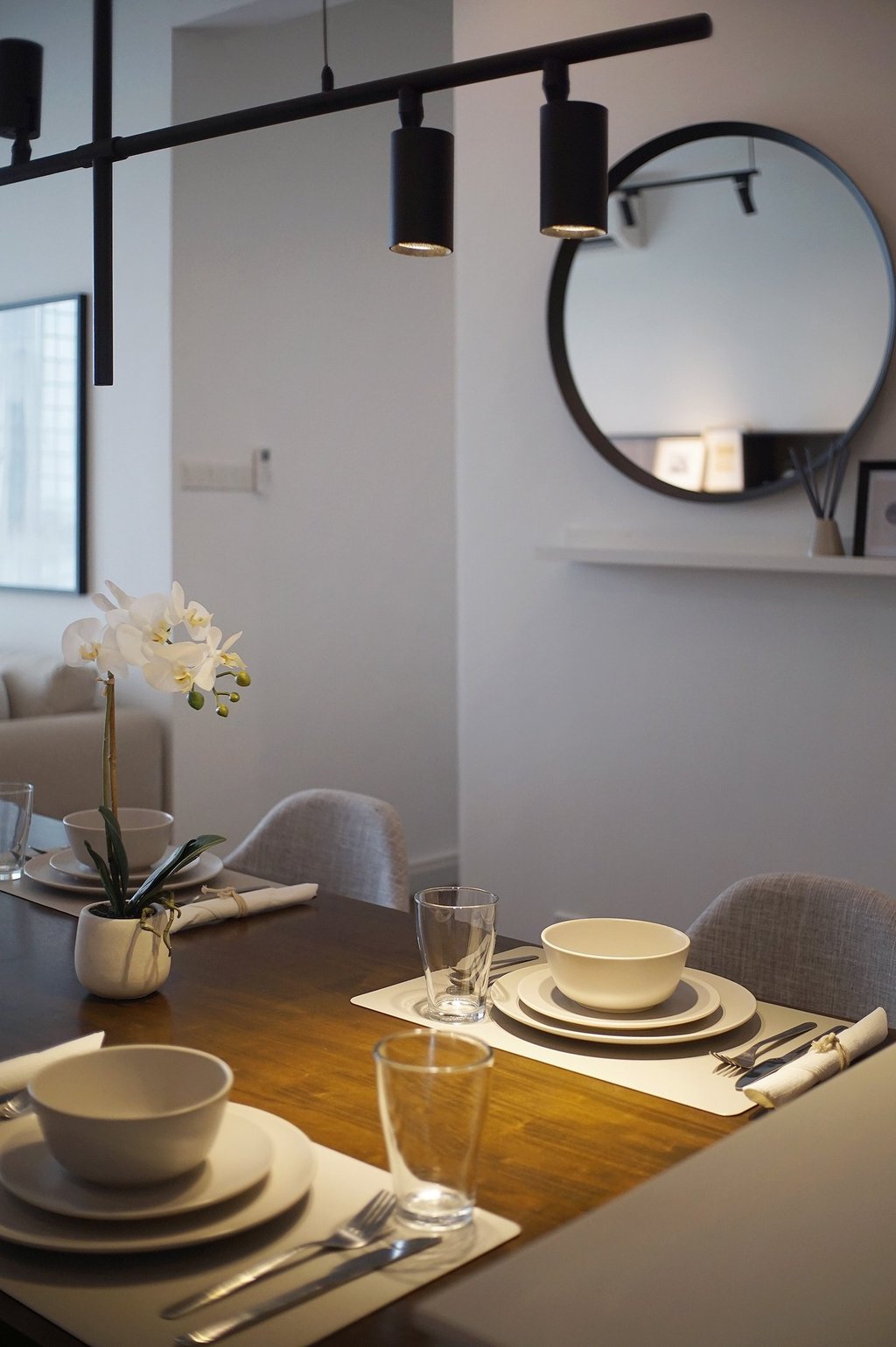 cyberjaya dining table with mirror