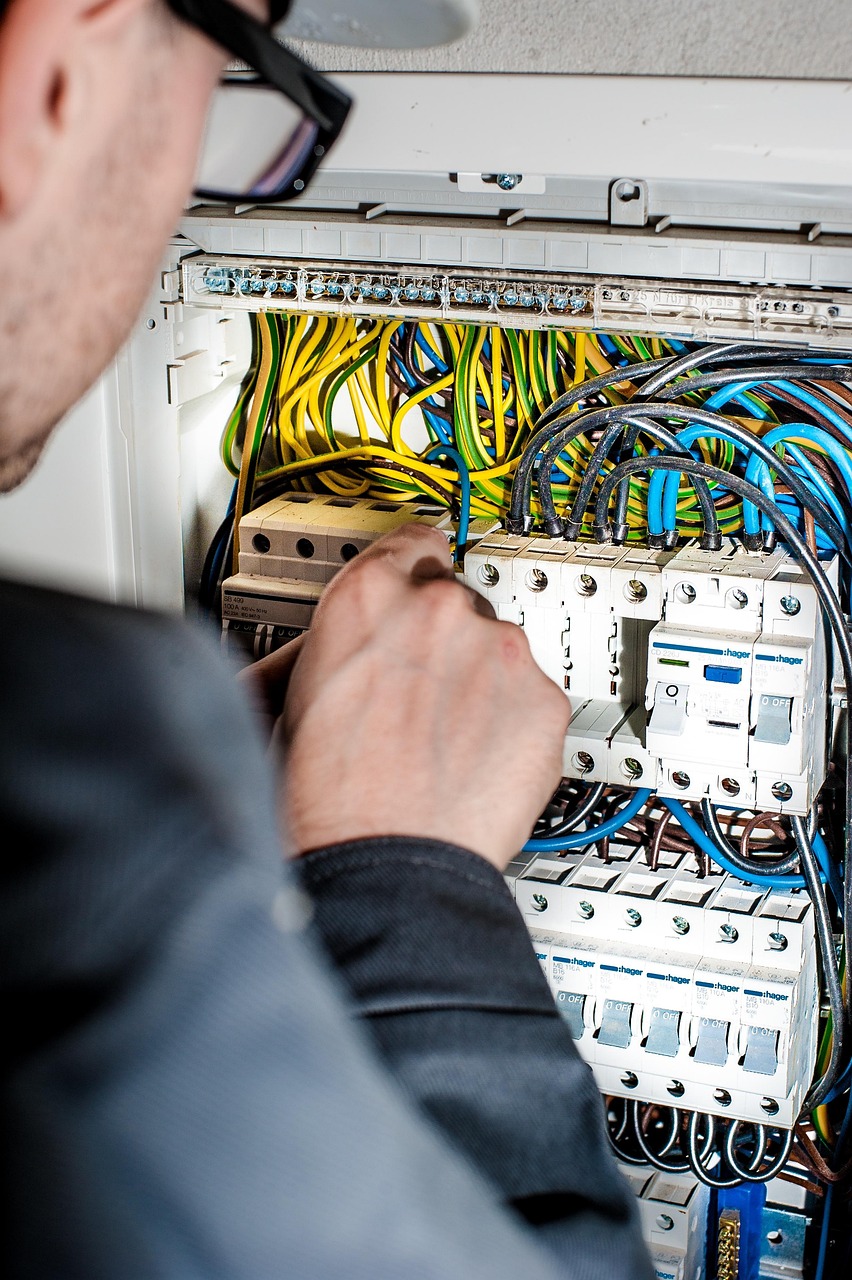 Instalaciones eléctricas y mantenimiento 