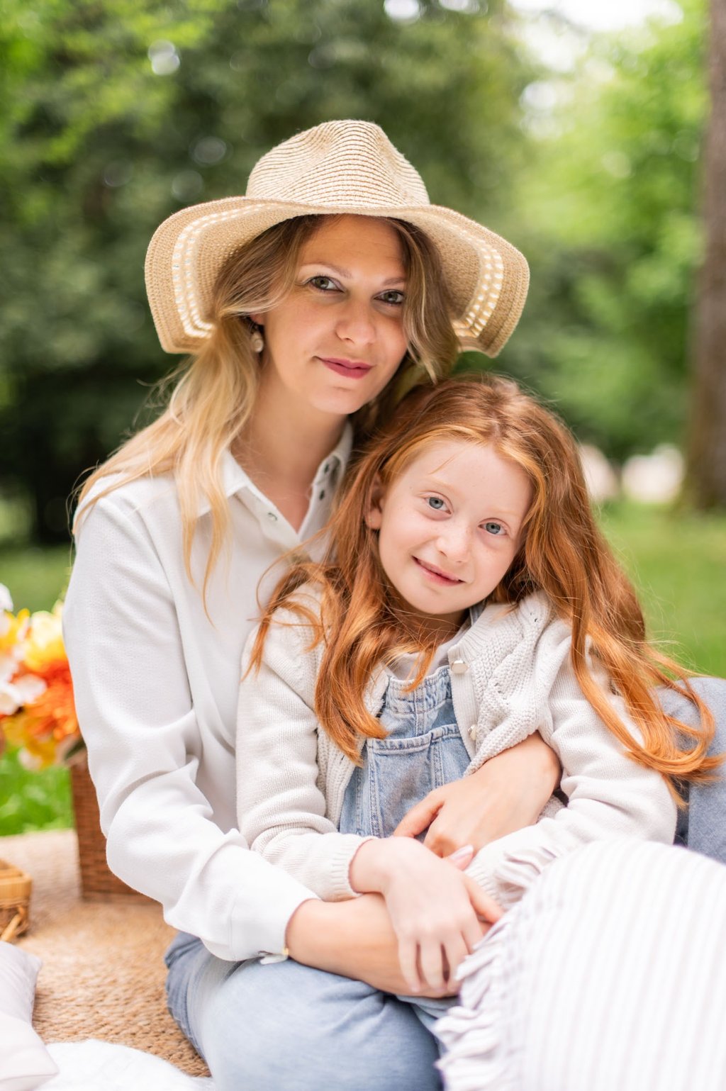 séance photo fête des mères, maman et sa fille en photo avec décor champêtre à toulouse