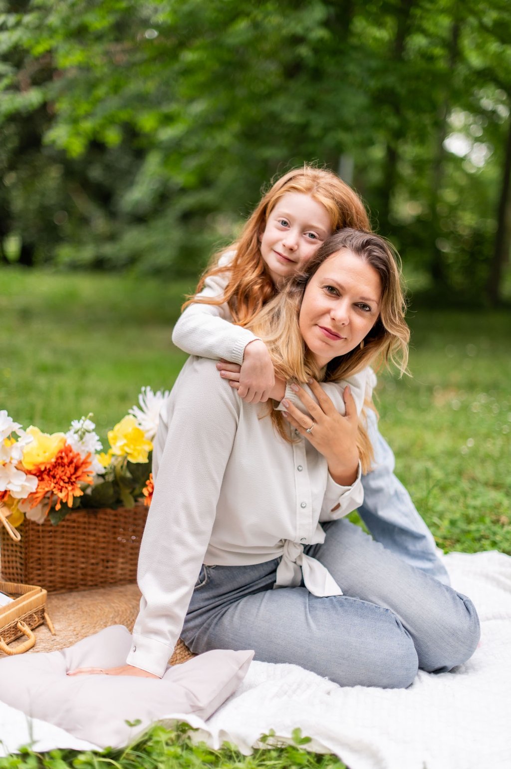 séance photo fête des mères, maman et sa fille en photo avec décor champêtre à toulouse 31