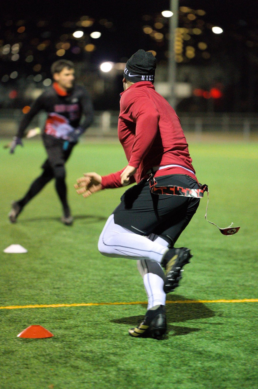 Flag Football Training der Limmat Lightning in Zürich: Spieler in Bewegung auf dem Spielfeld