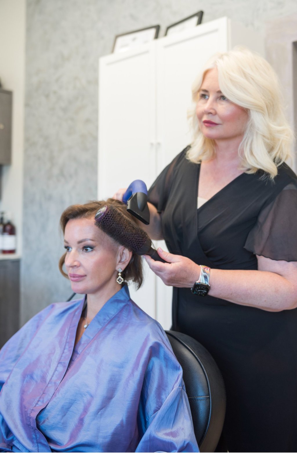 Anna in her salon with client