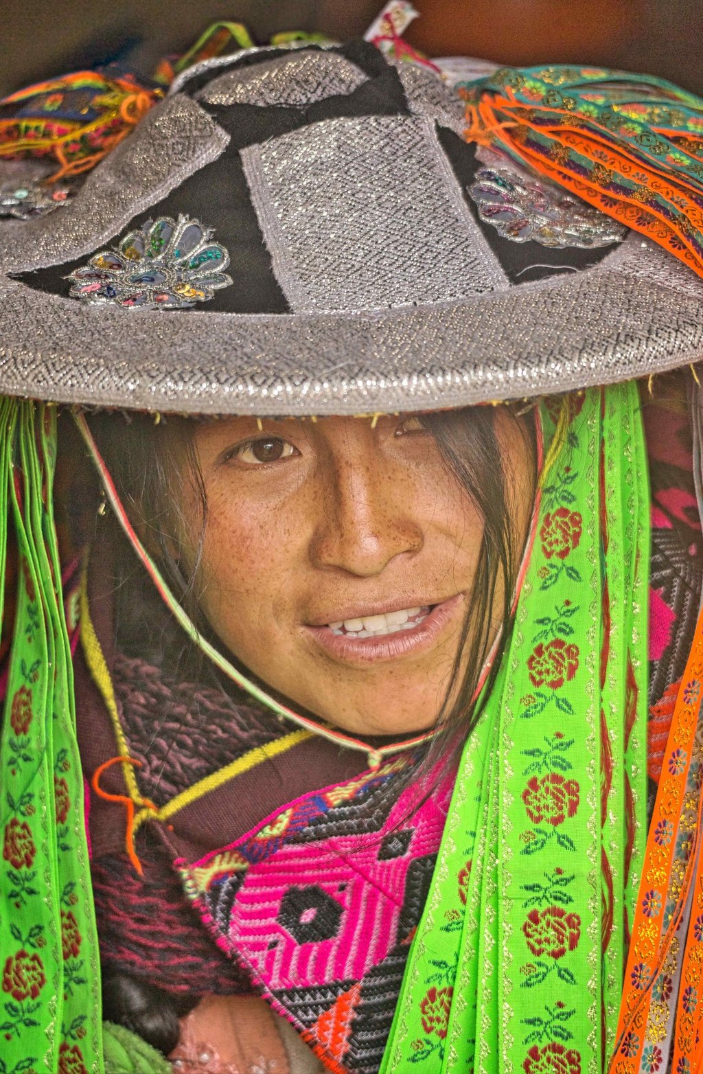 This image shows a woman from Peru’s Andes in a traditional hat and bright textiles, reflecting her village identity.