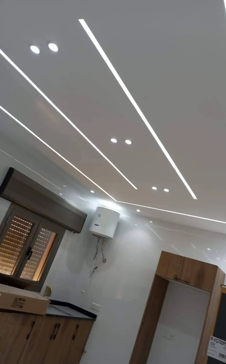 تصميم جبس بورد مودرن للأسقف مع إضاءة LED بالمدينة المنورة