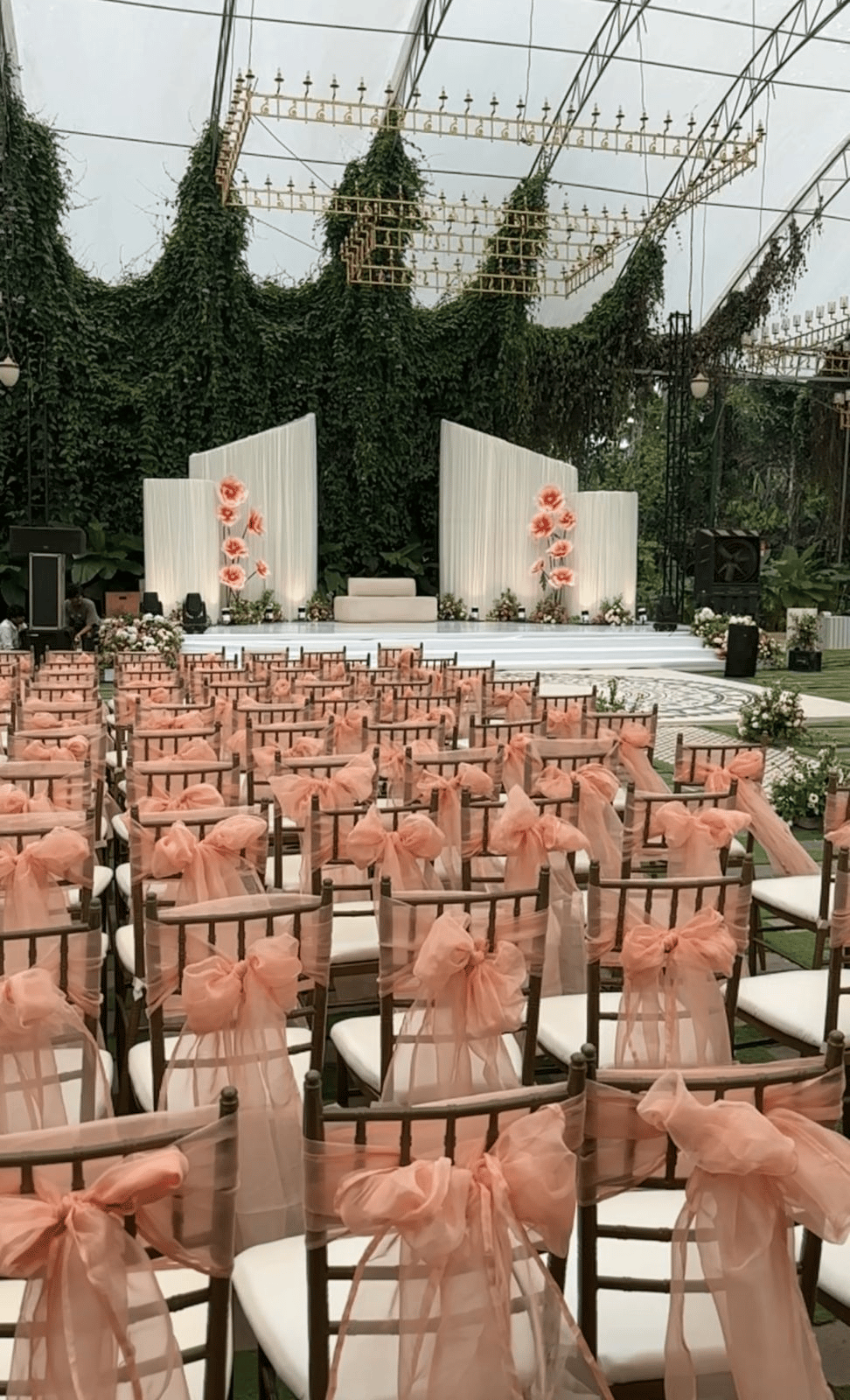 Luxury Garden Wedding Décor by Thrissur Weddings