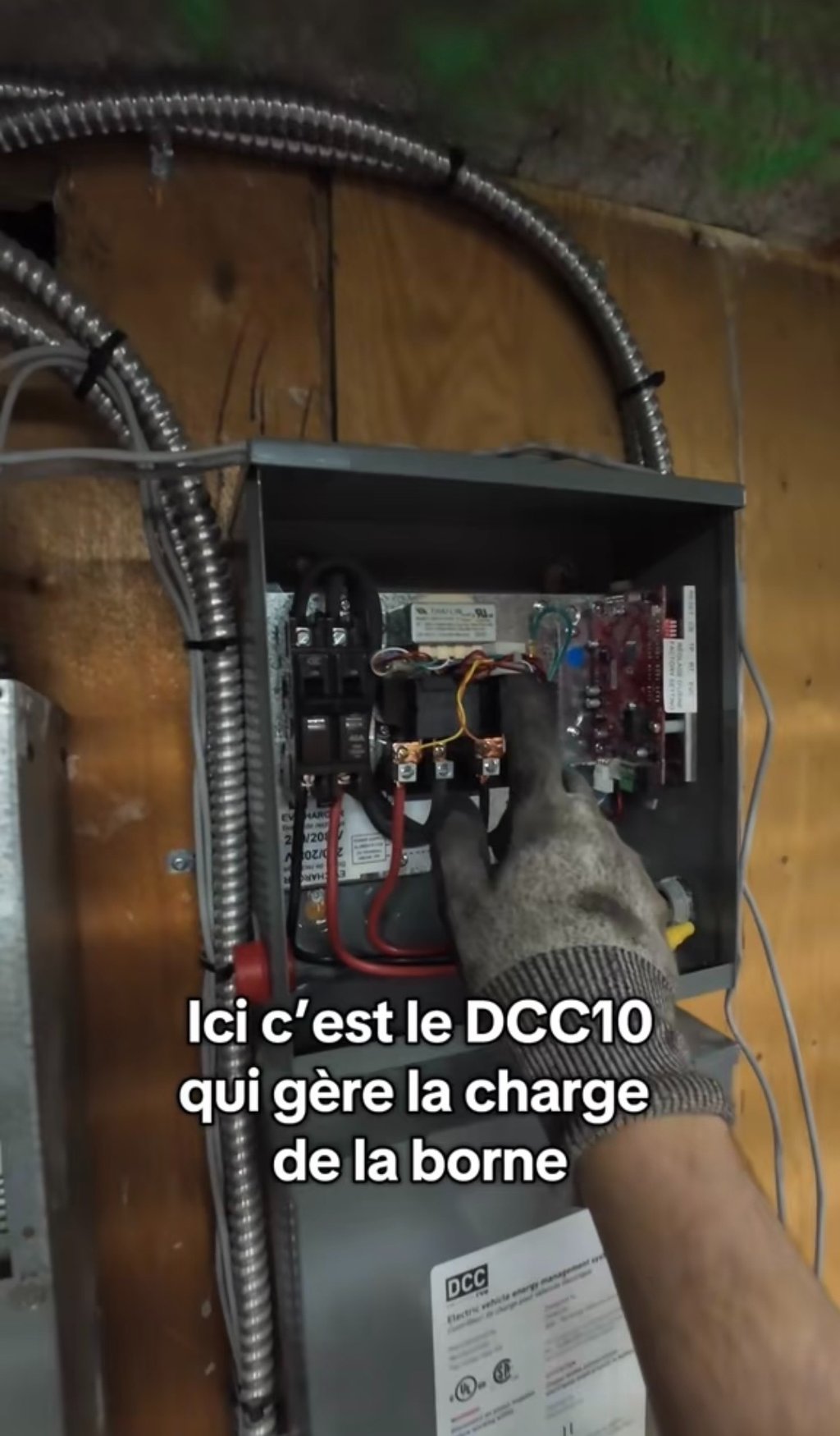 Entrepreneur électricien, à Québec et Lévis, installation contrôleur de charge.