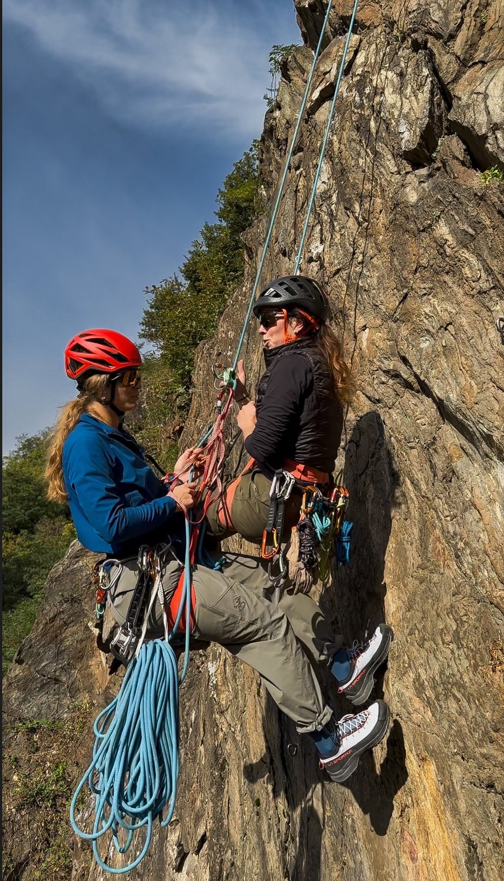 Self rescue, Y rappelling with injured person
