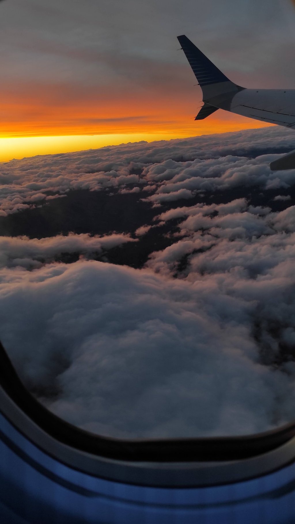 Agustina Flores viajando en avión