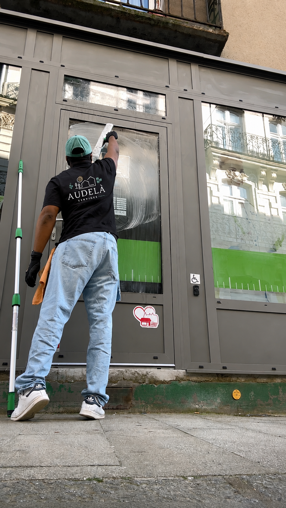 Nettoyage vitres pour particuliers et professionnels à Rennes - Audelà Services