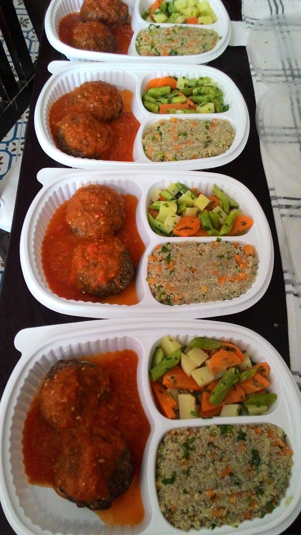 Batch cooking, meal prep. Tuppers de alimentación saludable organizados. Personal Chef a domicilio. 