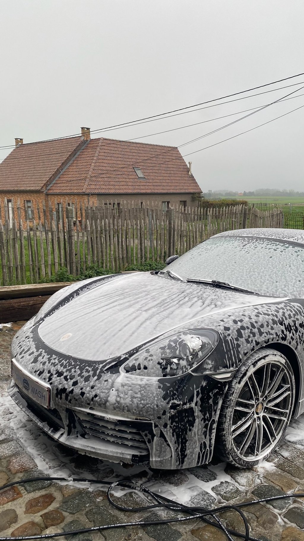 Nettoyage extérieur Porsche 718 avec décontamination complète 