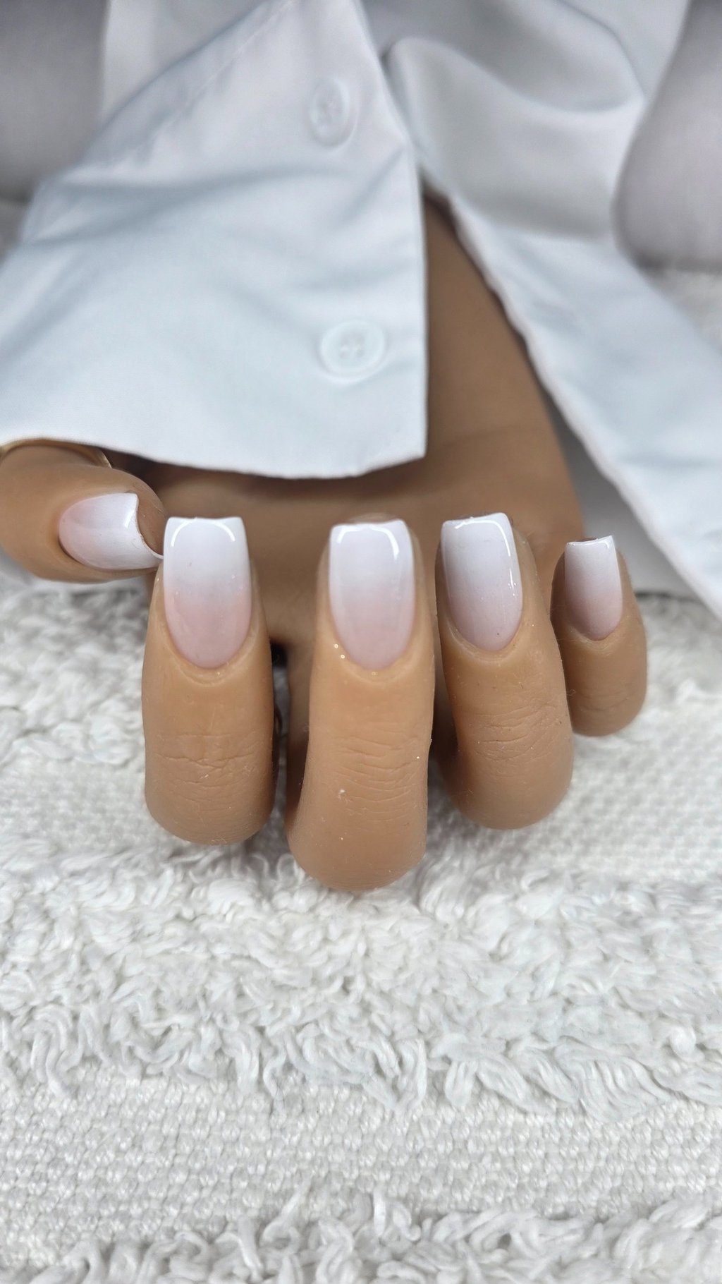 gros plan extension capsules finition babyboomer