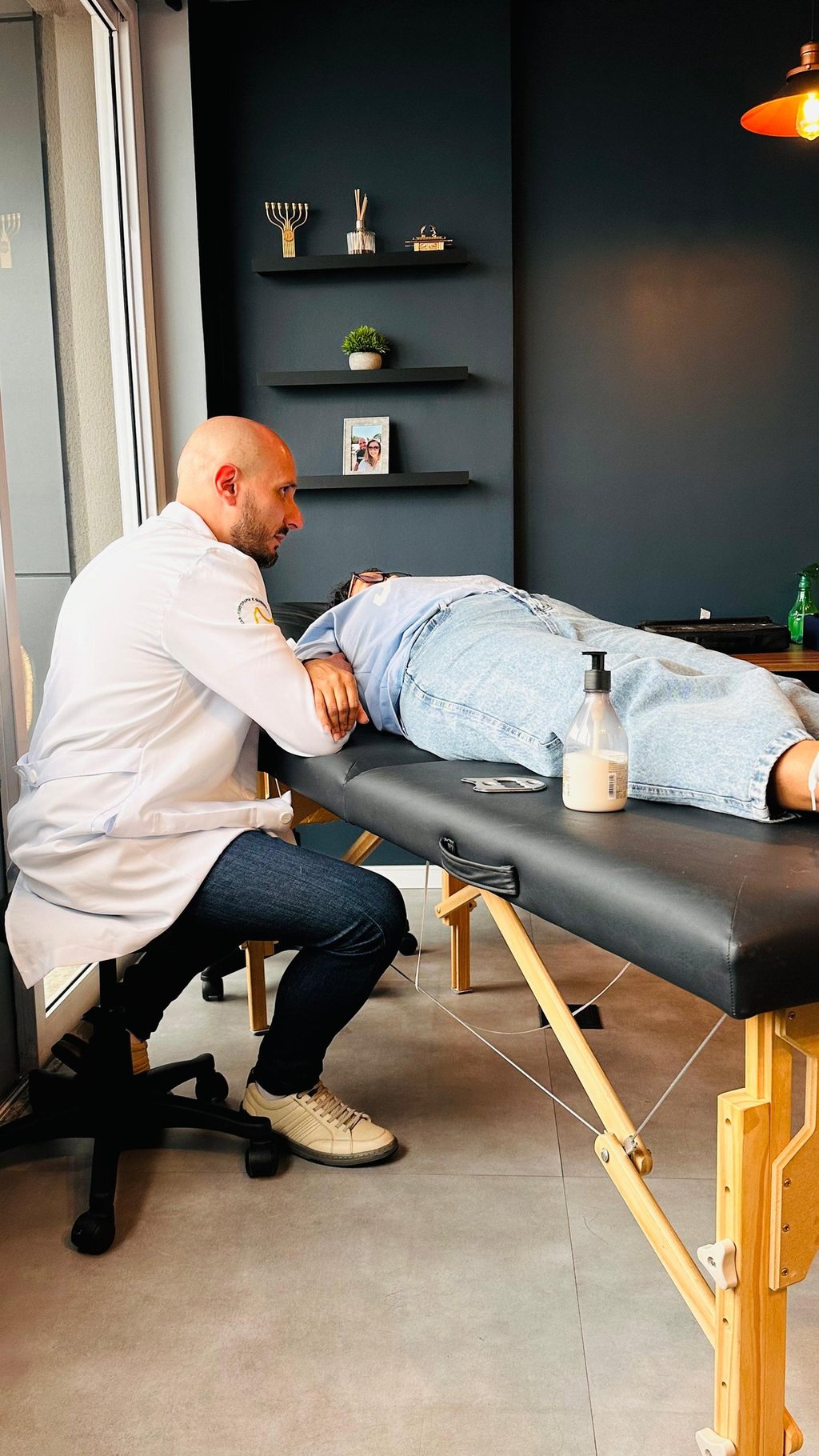 Fisioterapeuta e quiropraxista em Santo André. Dr. Amilcar Chicolani trata dor lombar, cervical, ciá