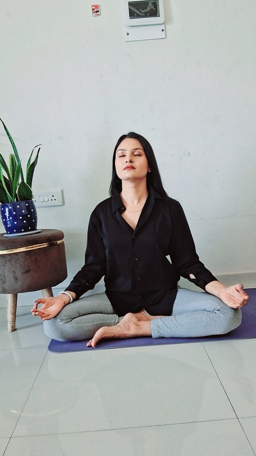 Dr Beauty teaching yoga and meditation online