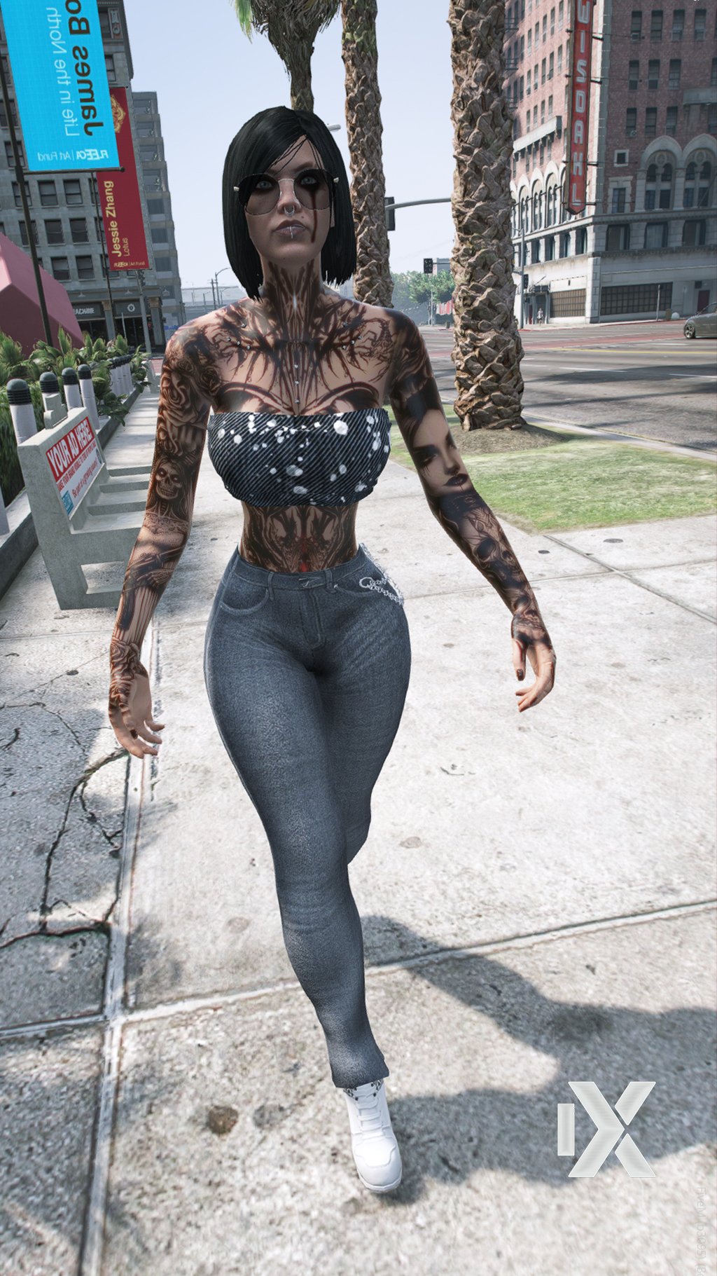 Waist-enhancing denim with silver-blue chain accent